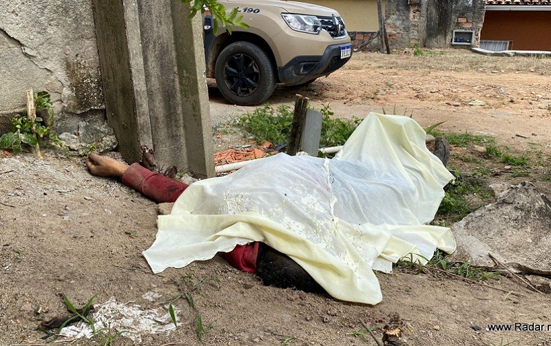 Uma pessoa morta e outra gravemente ferida durante troca de tiros entre quadrilhas rivais