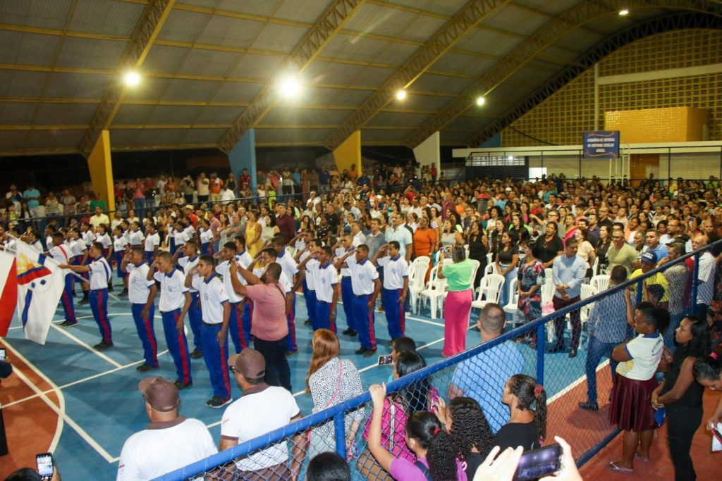 Saiba como foi a entrega dos uniformes escolares para estudantes da Escola Municipal Gessé Inácio do Nascimento