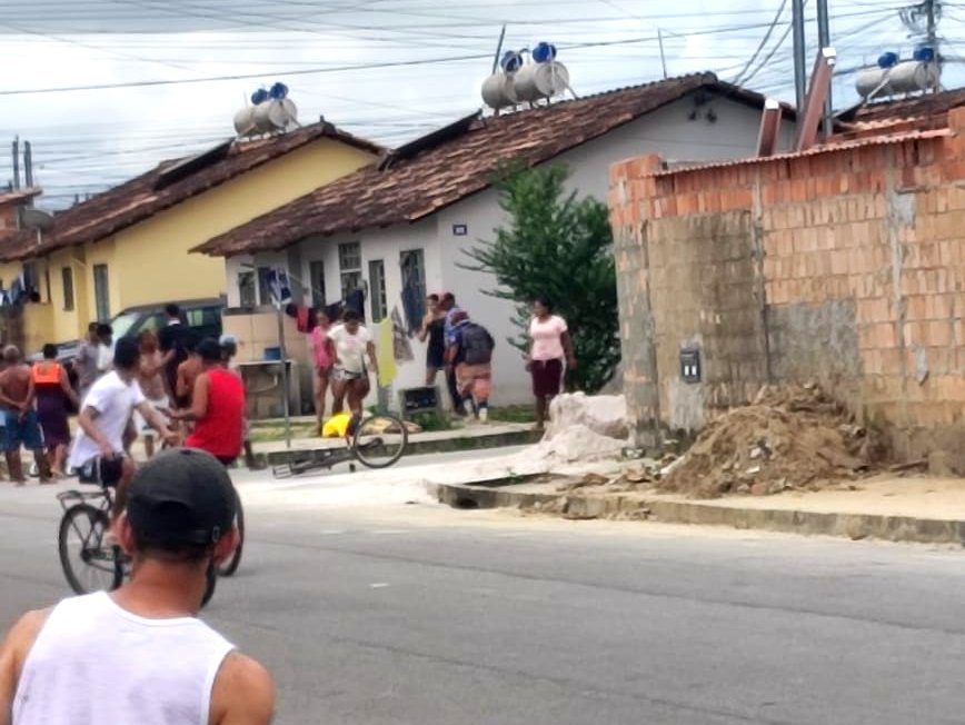 Jovem recém-saído do presídio é morto a tiros em esquina do bairro Arnaldão