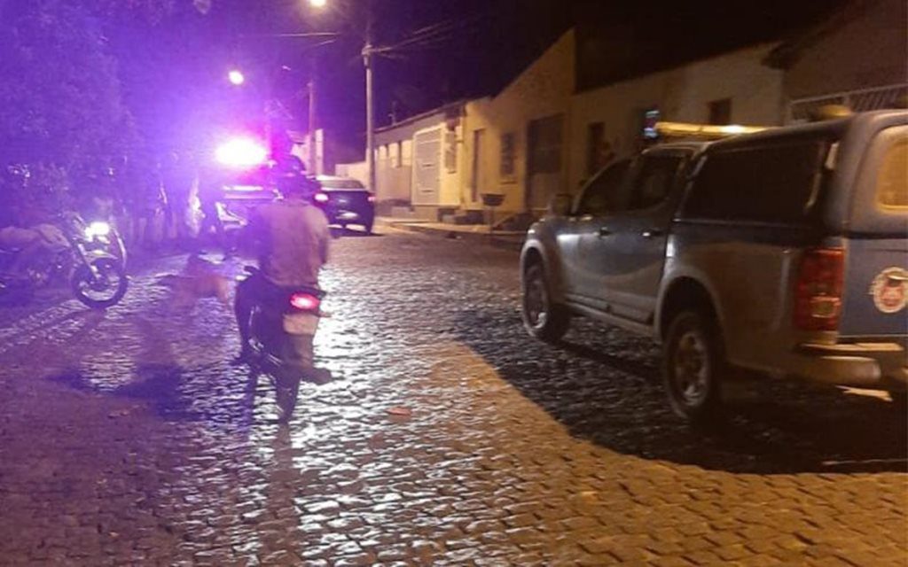 Violência; Bandidos invadem casa e matam morador com seis tiros na cabeça em Itagimirim