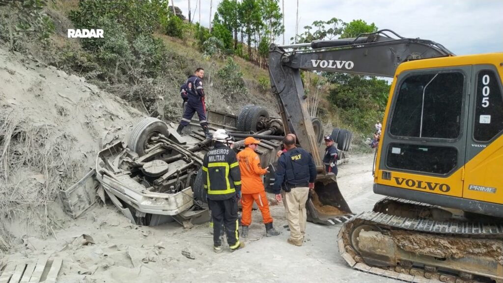 Itabela: resgate de motorista deixa trecho da BR-101 interditado por três horas