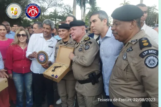 13⁰ BEIC recepciona governador da Bahia, secretário de segurança pública, comandante geral da PM/BA e demais autoridades