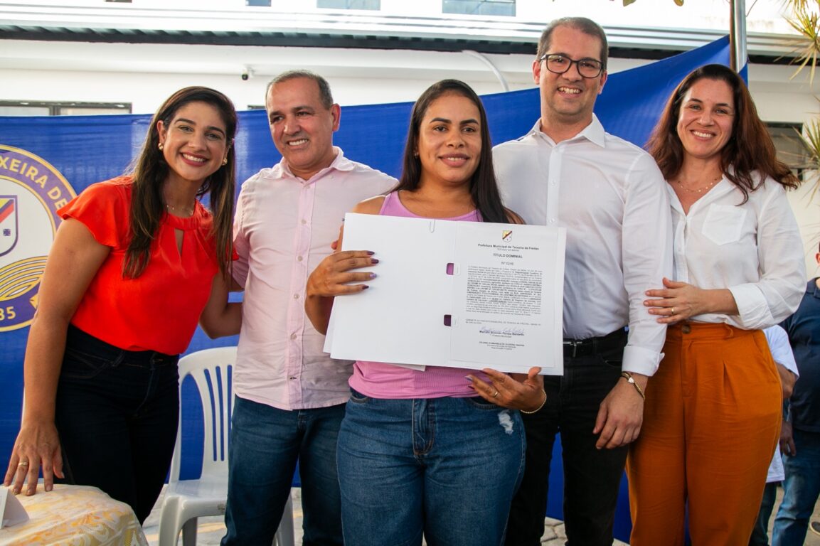 Teixeira: Prefeitura Entrega de títulos dominiais para moradores de bairros da cidade, nesta segunda (25)