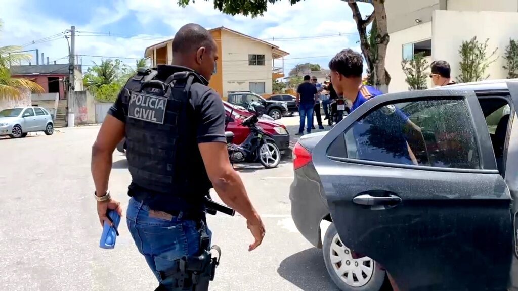 Eunápolis: Polícia Civil detém dupla com granada, arma e drogas