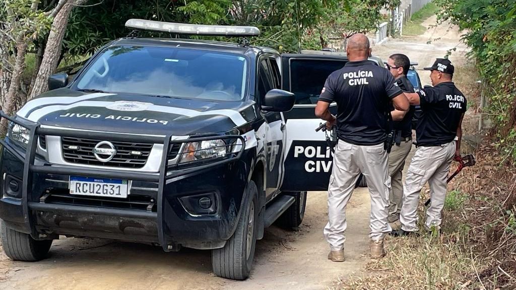 Presa dupla acusada de tentar matar açougueiro a golpes de marreta em Arraial d’Ajuda