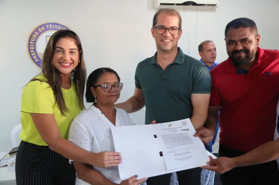 Prefeito Dr. Marcelo Belitardo faz entrega de Títulos Dominiais para moradores dos bairros Liberdade I e II e Colina Verde