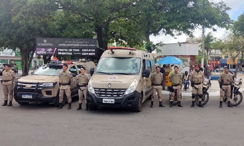 Polícia Militar reforça segurança no comércio de Teixeira para o fim de ano