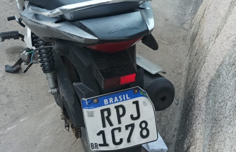 Teixeira: Motocicleta furtada em Itamaraju é recuperada pela PM no Bairro Castelinho; receptador é preso