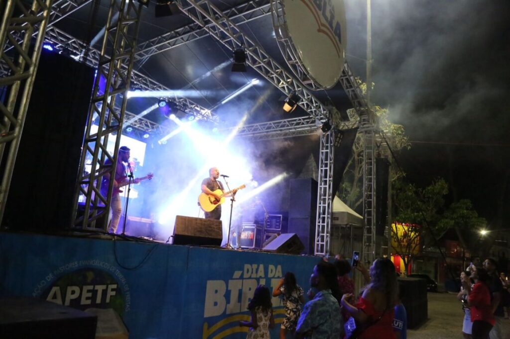 Confira como foi o evento em comemoração ao Dia da Bíblia em Teixeira de Freitas