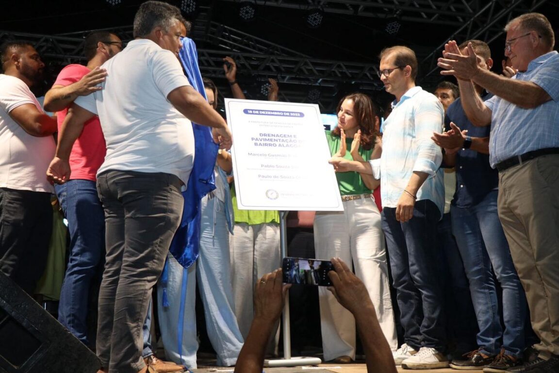 Dia Histórico: Prefeito Dr. Marcelo Belitardo entrega a população teixeirense a obra de drenagem fluvial e pavimentação do bairro Alagoas