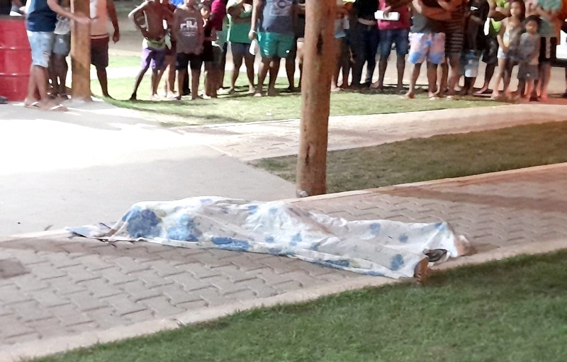 Violência: Jovem é perseguido e morto com vários tiros em Praça do Residencial Santos Guimarães, em Teixeira