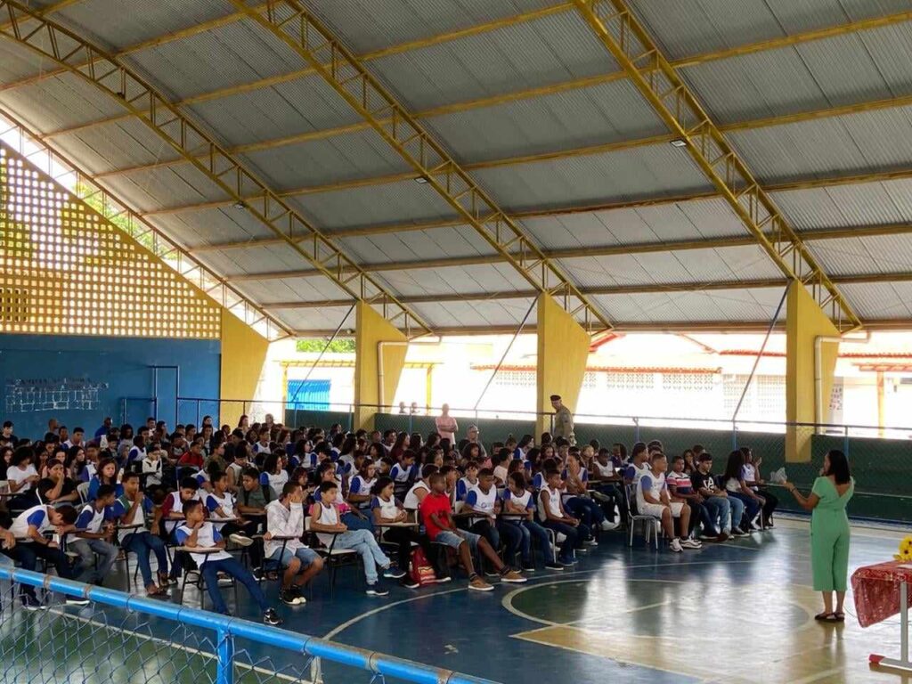 Teixeira: 87ª CIPM promove ações preventivas e educativas no primeiro dia de aula de escola em