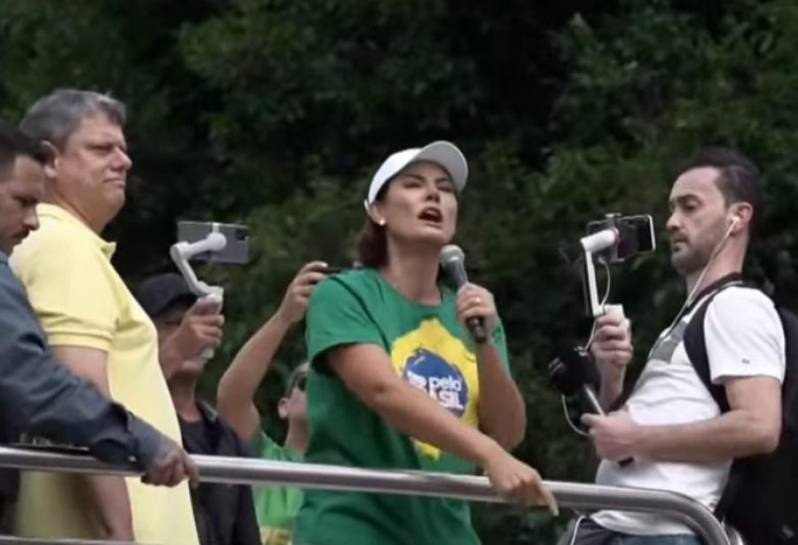 Michelle fala de injustiças contra Bolsonaro e chora em discurso na Paulista