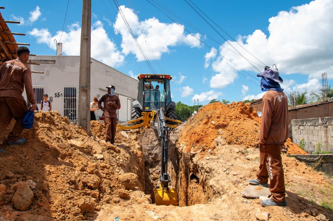 Prefeitura inicia serviços de drenagem em vários bairros de Teixeira de Freitas