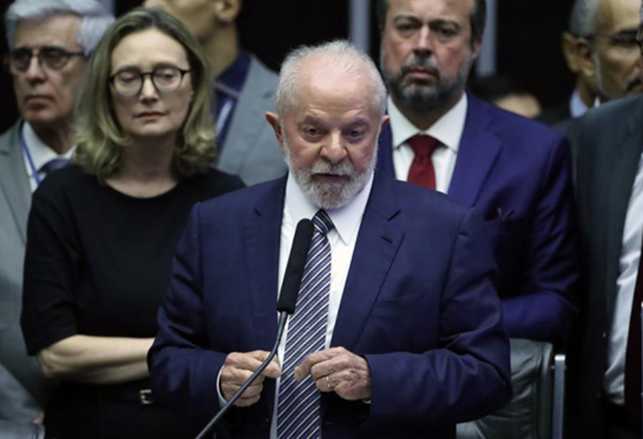 Pesquisa Ipec: Avaliação positiva do governo Lula cai para 33%, pior número da série