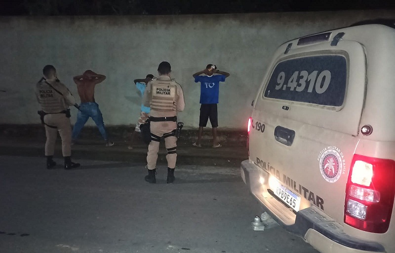 Violência: Após criminosos queimarem ônibus em Itamaraju, Policias realizam operação conjunta na cidade