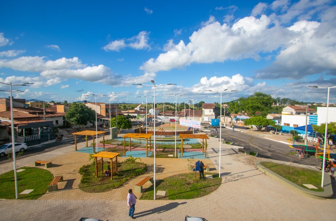 Teixeira: Prefeitura inaugura Praça Maria José de Almeida Figueiredo, no bairro Santa Rita