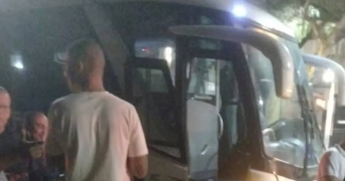 DEU RUIM: Ladrão morre após bando assaltar ônibus sem saber que havia 28 PMs a bordo