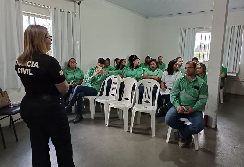 Agosto Lilás: DEAM conscientiza servidores sobre violência doméstica em Nova Viçosa