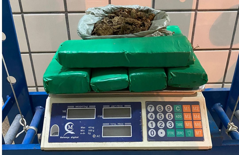 Teixeira: RONDESP/Extremo Sul apreende prensa e grande quantidade de drogas no bairro São Lourenço