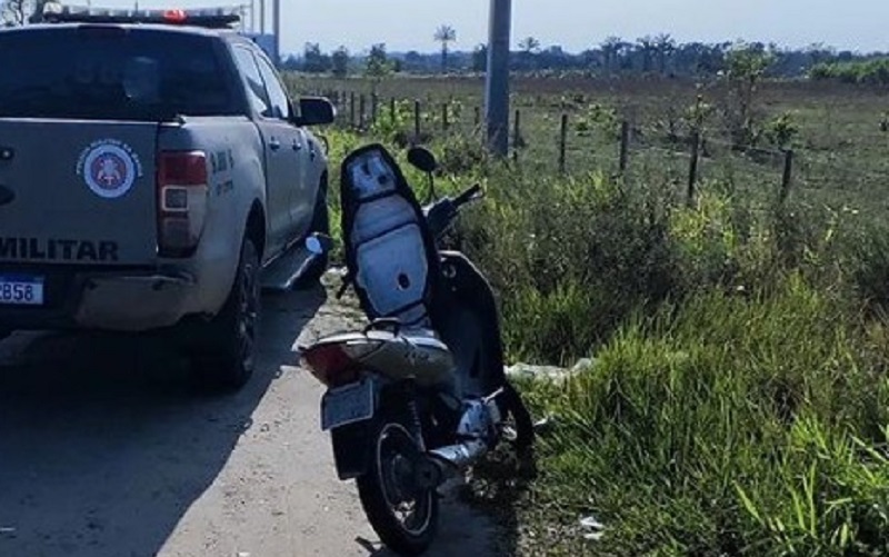 Motocicleta produto de furto é recuperada pela PM na BA-290, em Alcobaça