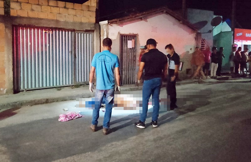 Violência: Dono de bar é assassinado com 20 facadas em Teixeira de Freitas; esposa foi presa