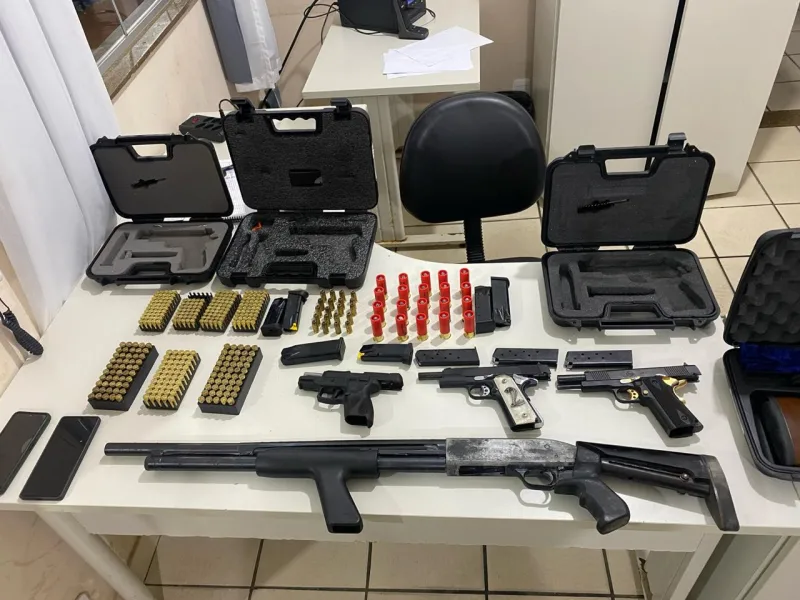 Nova Viçosa: PM prende dois suspeitos e apreende 06 armas de fogo, dentre elas, Pistolas .45 e Espingardas calibre12