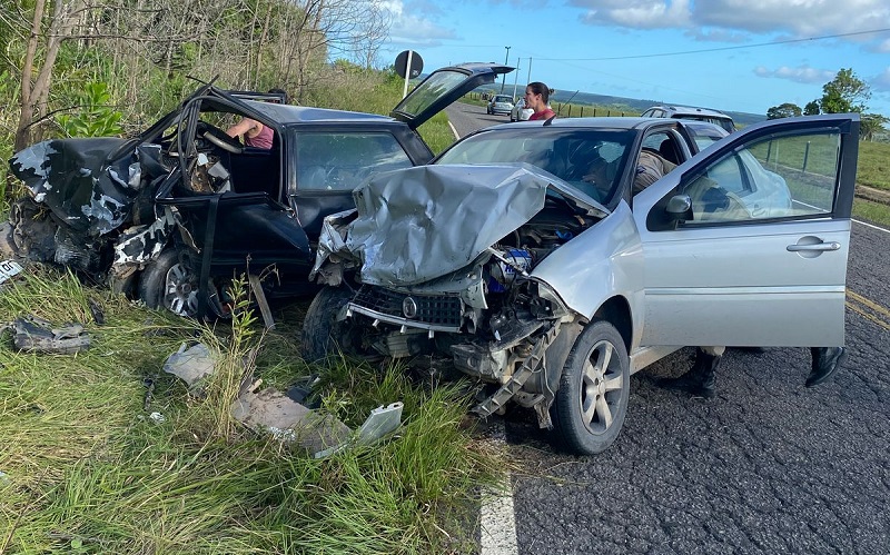 Grave acidente na BA 489, entre Prado e Itamaraju deixa um morto e outro ferido