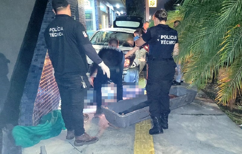 Violência no trânsito: Motorista invade calçada e mata dois moradores em situação de rua enquanto dormiam, em Teixeira