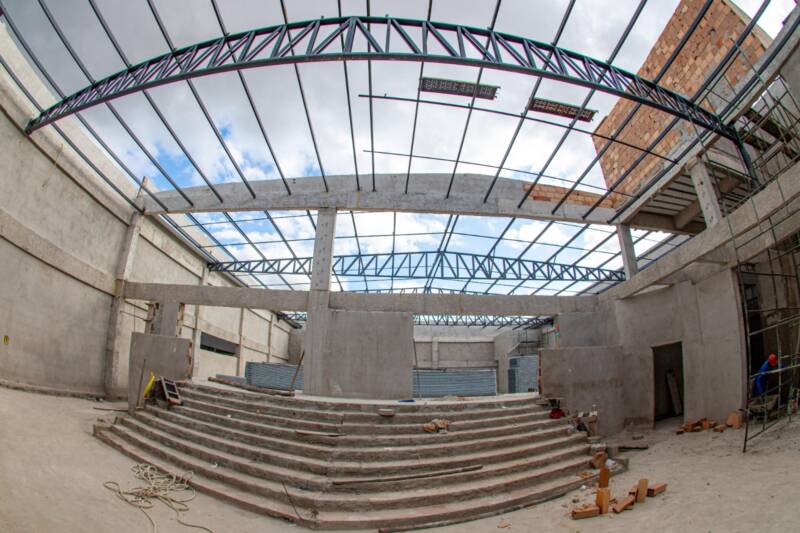 Mais educação e Cultura: Prefeitura de Teixeira de Freitas avança com obras de auditório da Escola Antônio Chicon