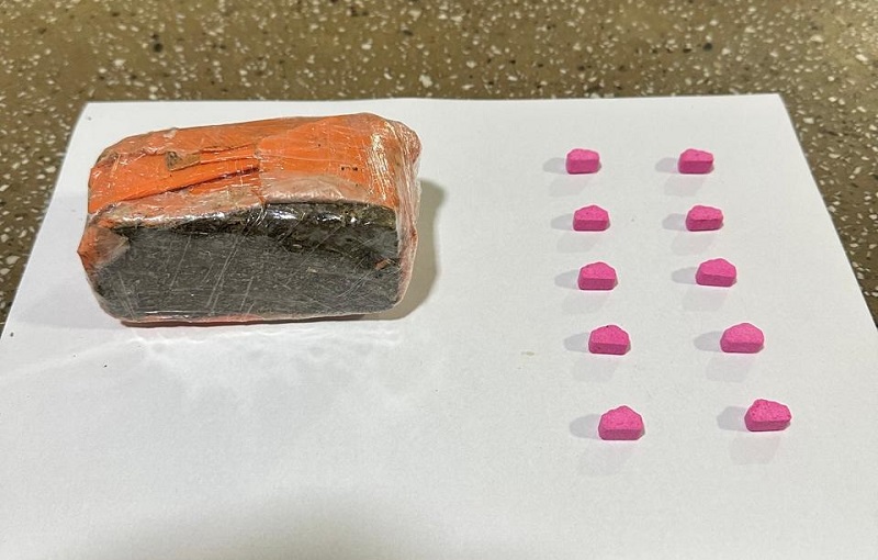 Polícia Militar apreende maconha e LSD em bairro de Teixeira de Freitas; suspeito fogem