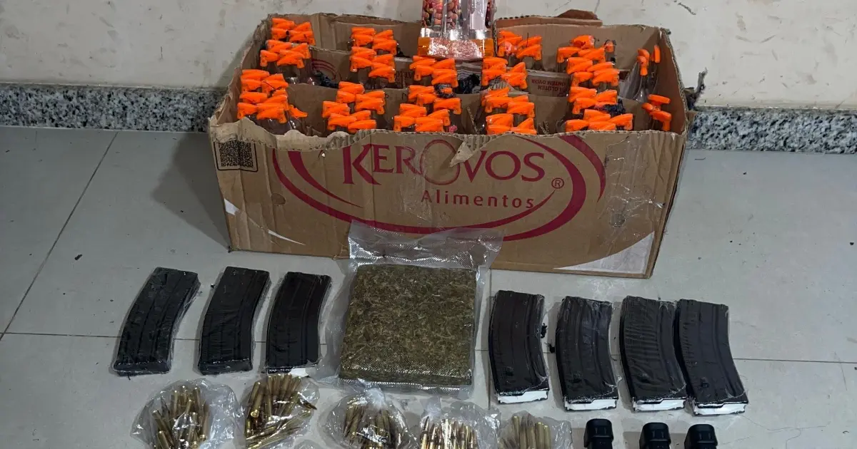 Dois suspeitos são presos e polícia apreende munições, carregadores e drogas em Eunápolis