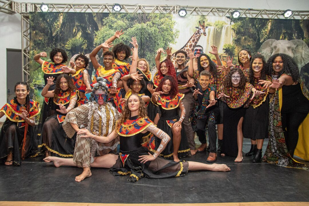 Espetáculo “O Rei Leão – O Musical” emociona público e celebra talentos da Casa da Cultura em Teixeira de Freitas