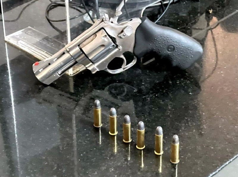 Agente do presídio é preso com arma em bar no centro de Eunápolis