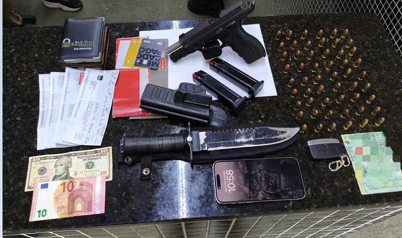 Itamaraju: PETO prende homem com arma ilegal e R$ 216 mil em cheques no centro da cidade