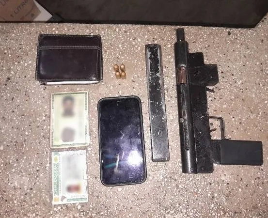 Prado: Homem é preso com submetralhadora após denúncias de disparos em via pública