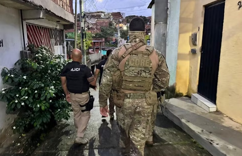 Doze pessoas são presas em operação contra grupos criminosos responsáveis por tráfico de drogas e homicídios